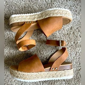 NEW Platform Sandals - Size 9